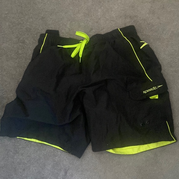 Black and green bathing suit - Picture 1 of 2